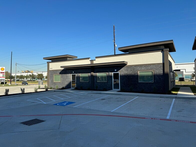 8815 West Rd, Houston, TX à vendre - Photo du bâtiment - Image 3 de 9