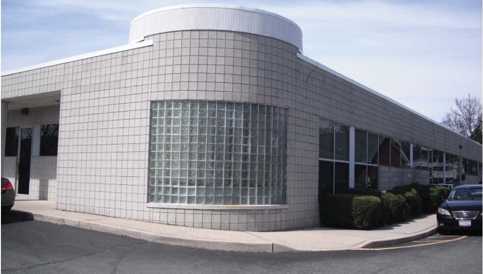 1171 Old Country Rd, Plainview, NY à louer - Photo principale - Image 1 de 4