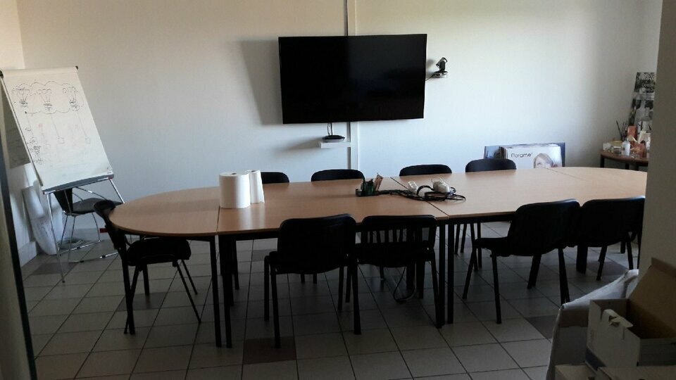 Office in Châteaurenard for lease - Building Photo - Image 2 of 9