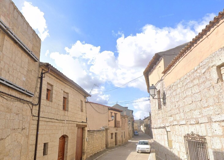 Calle Artera, Montealegre de Campos, Valladolid for sale Primary Photo- Image 1 of 4