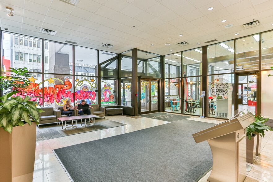 633 6th Ave SW, Calgary, AB à louer - Hall d’entrée - Image 3 de 9