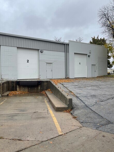 1306 E Hartman Ave, Omaha, NE à louer - Photo du bâtiment - Image 2 de 5