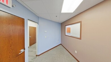 10401-10590 Old Olive Street Rd, Creve Coeur, MO for lease Interior Photo- Image 2 of 8