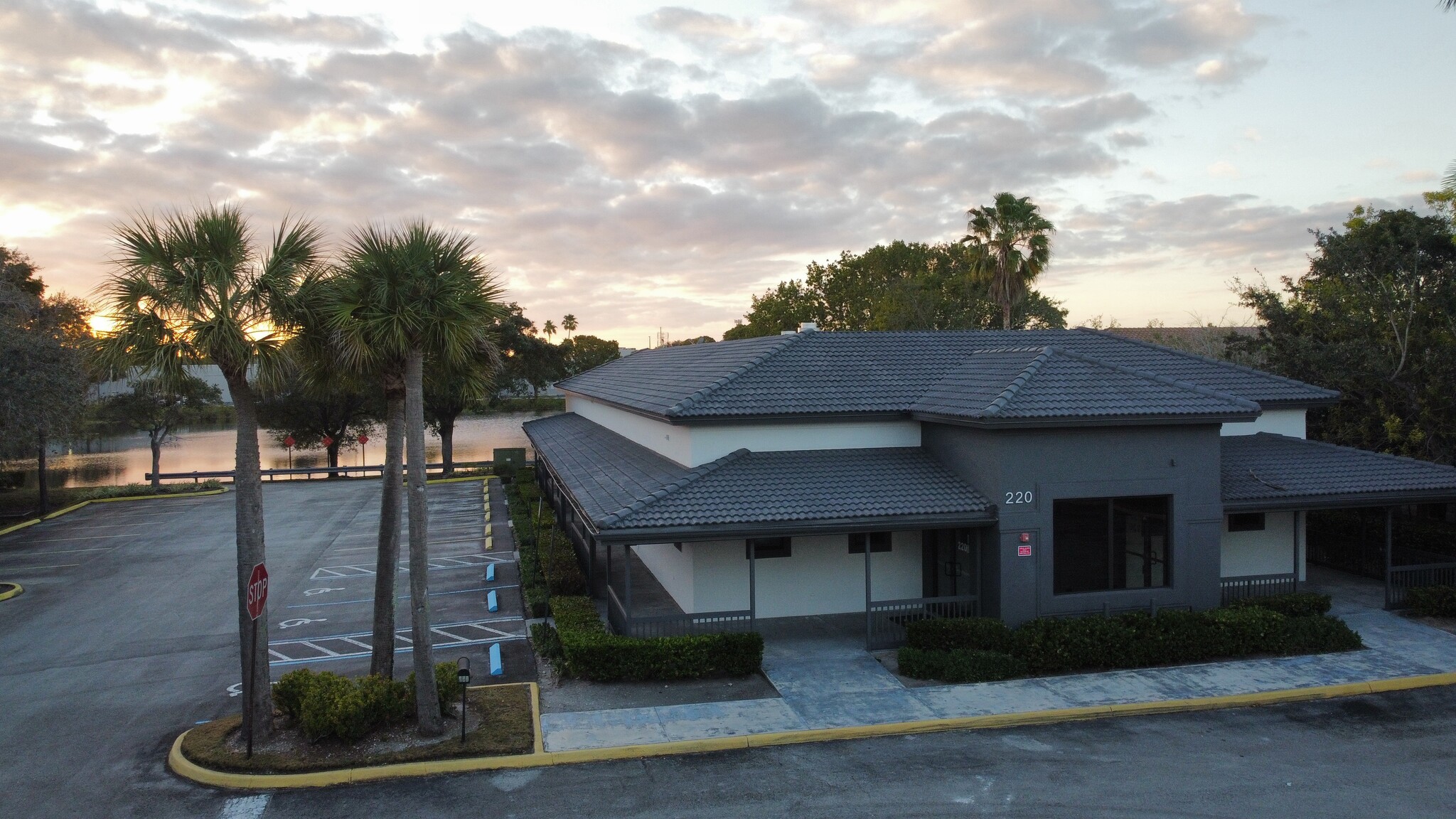 220 NW 180th Ave, Pembroke Pines, FL for lease Building Photo- Image 1 of 6