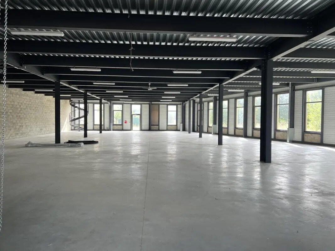 Flex in Tremblay-en-France for lease Building Photo- Image 1 of 12