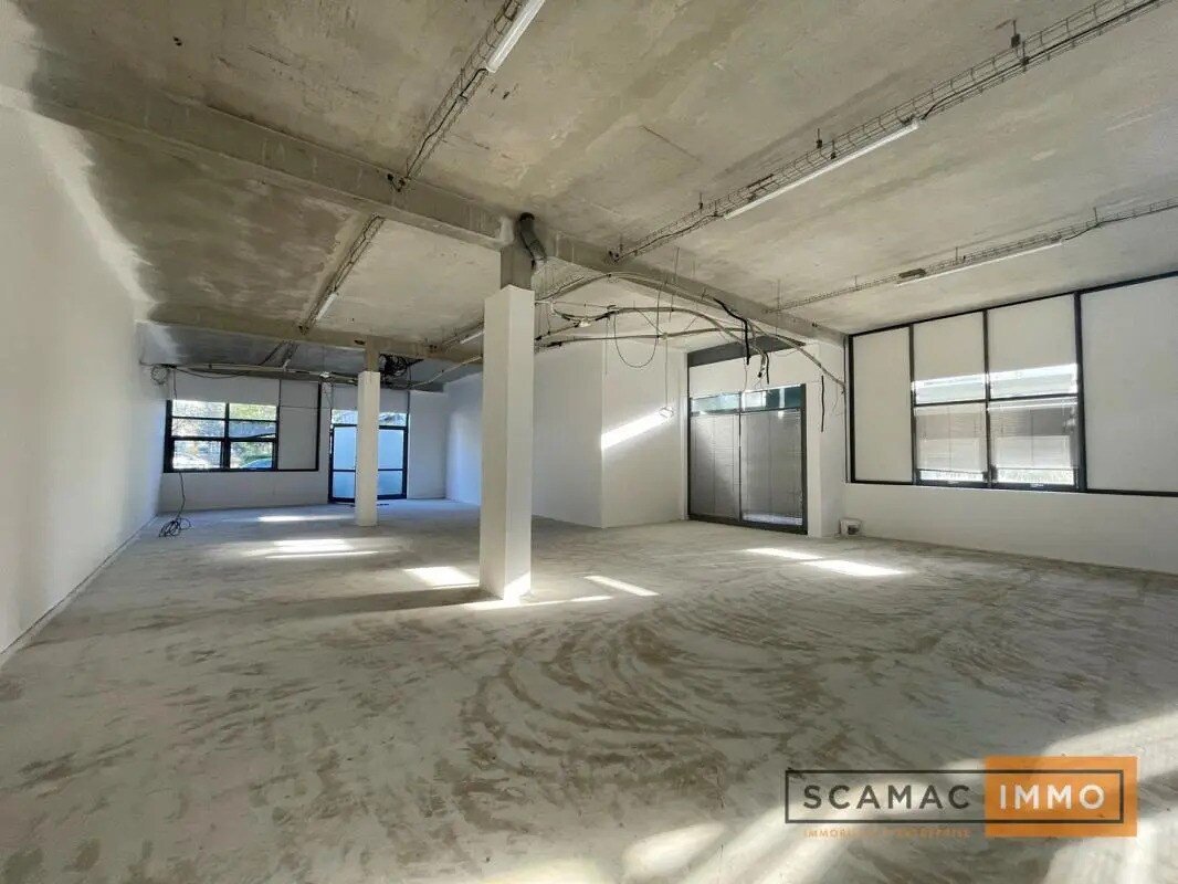 Industrial in Sucy-en-Brie for lease Building Photo- Image 1 of 17