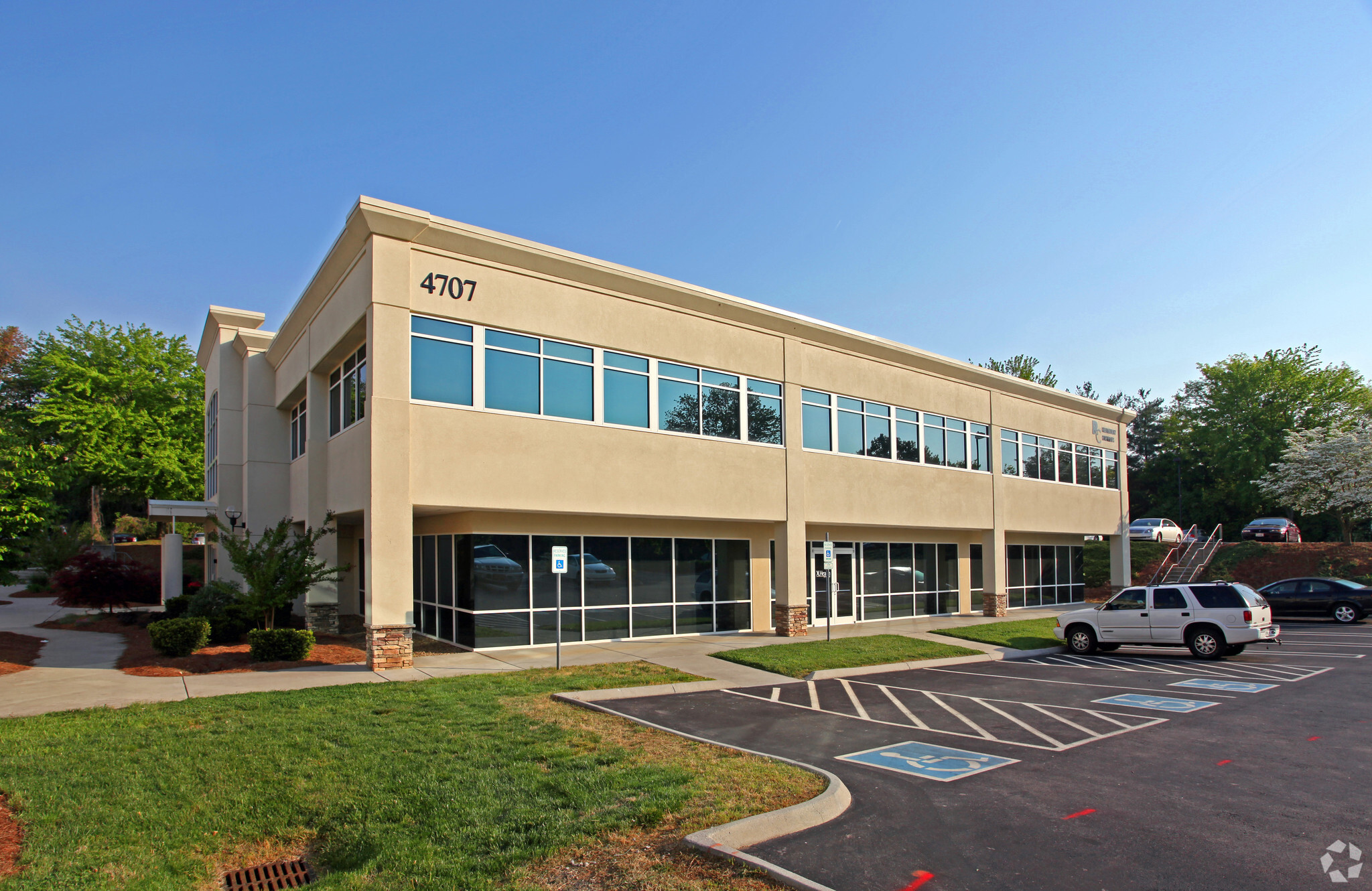 4707 Papermill Dr, Knoxville, TN for lease Primary Photo- Image 1 of 12