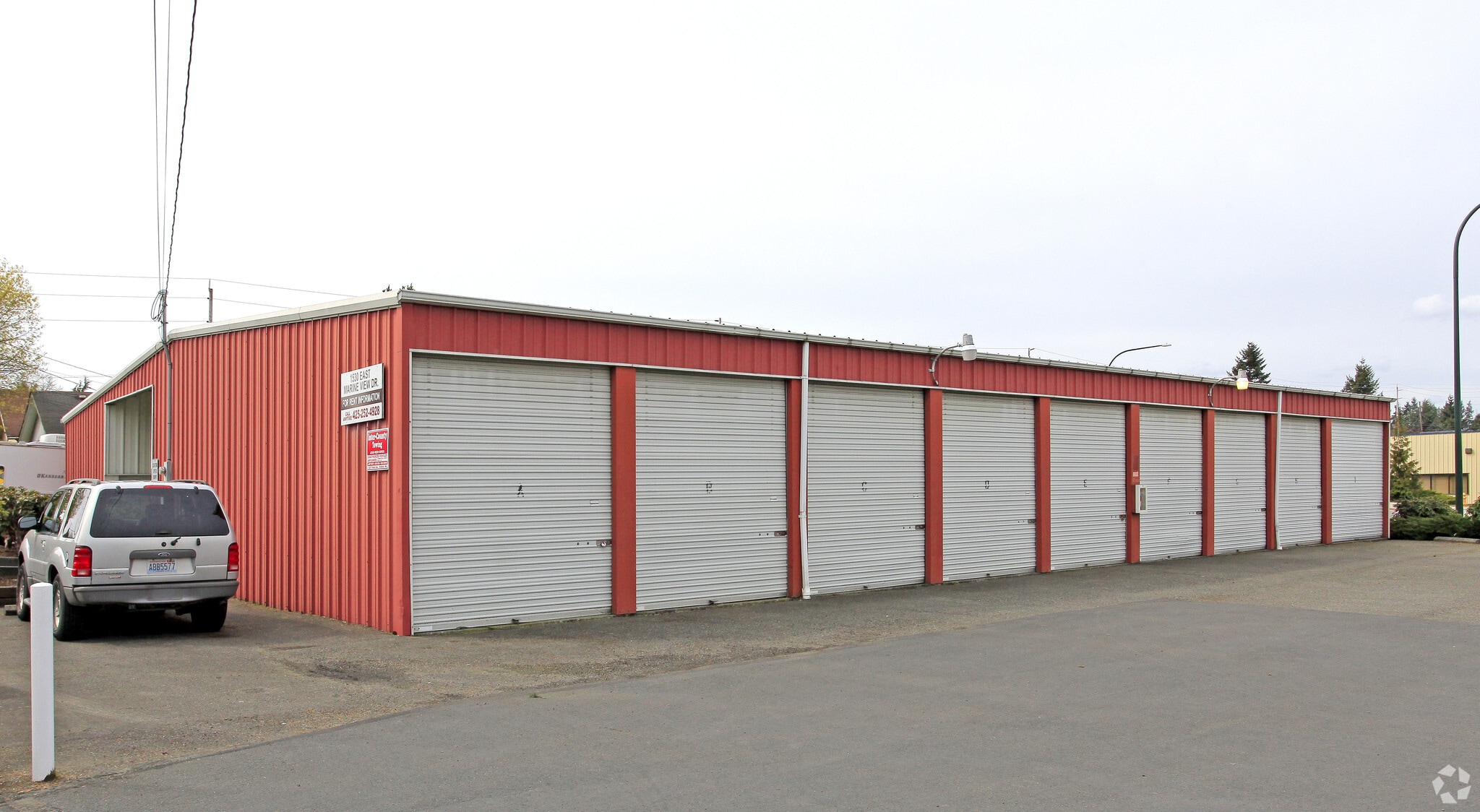 Self Storage Investment portefeuille de 3 propriétés à vendre sur LoopNet.ca Photo principale- Image 1 de 3