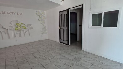 14435 Sherman Way, Van Nuys, CA à louer - Vidéo sur l’inscription commerciale