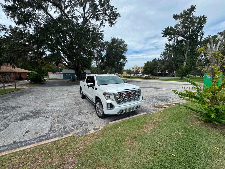 705 Benton Ave, Brooksville, FL for sale - Building Photo - Image 2 of 7