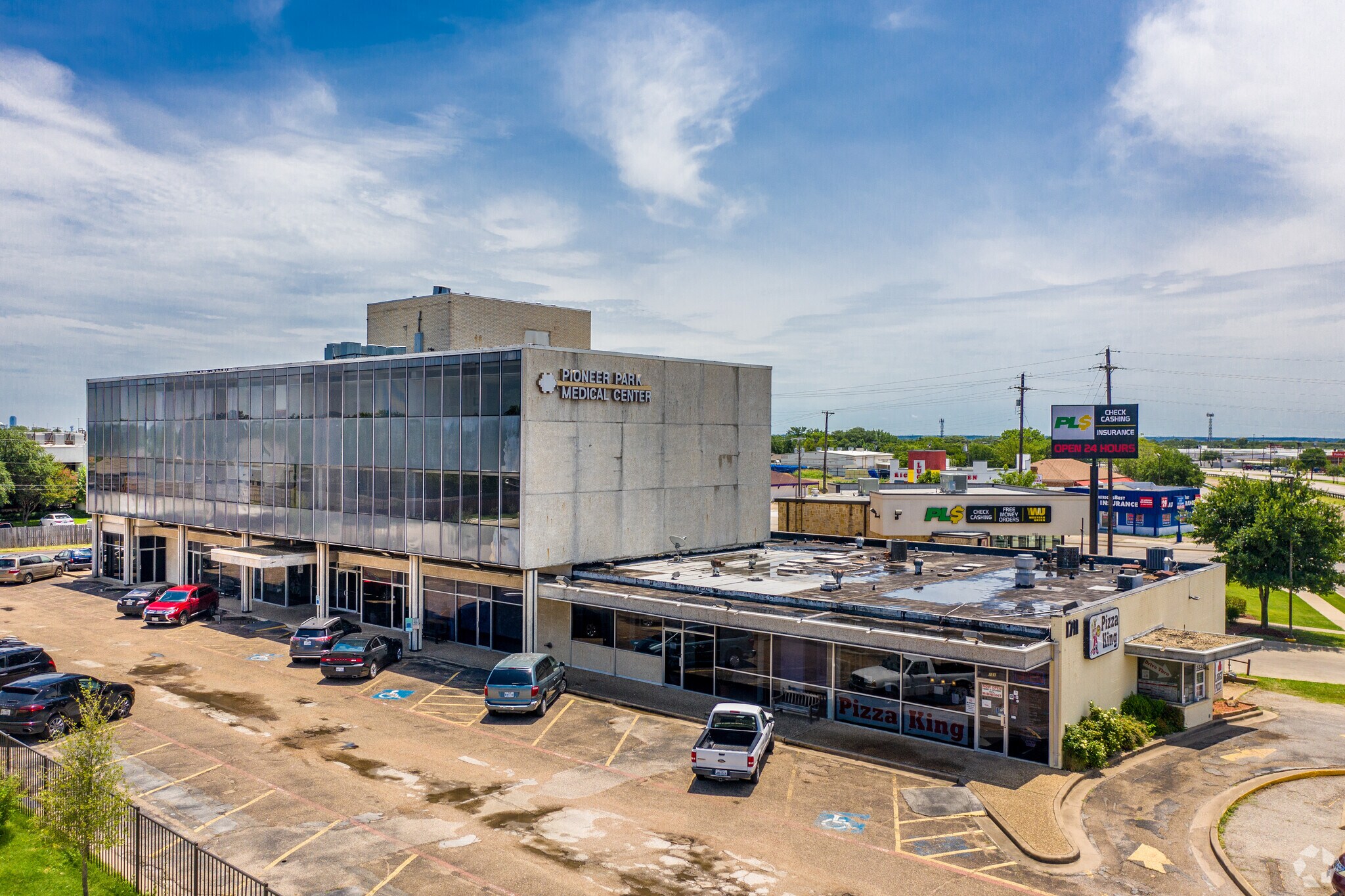 1711 W Irving Blvd, Irving, TX à louer Photo principale- Image 1 de 15