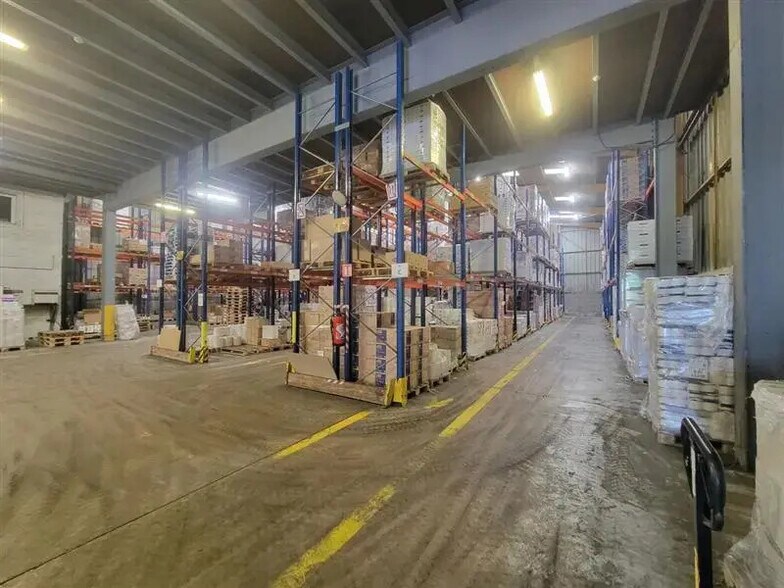 Industriel dans Villeneuve-la-Garenne à louer - Photo du bâtiment - Image 2 de 7