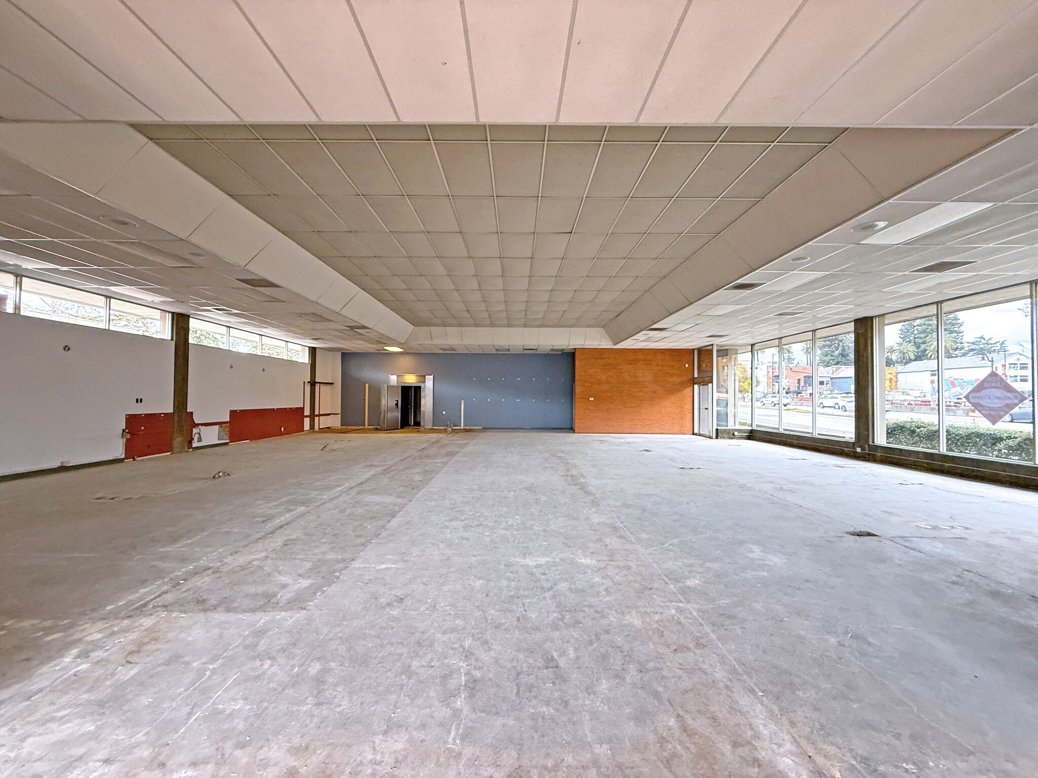 2 E Washington St, Petaluma, CA for lease Interior Photo- Image 1 of 3