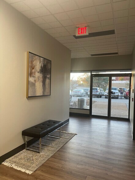 745 Craig Rd, Creve Coeur, MO for lease - Interior Photo - Image 2 of 5