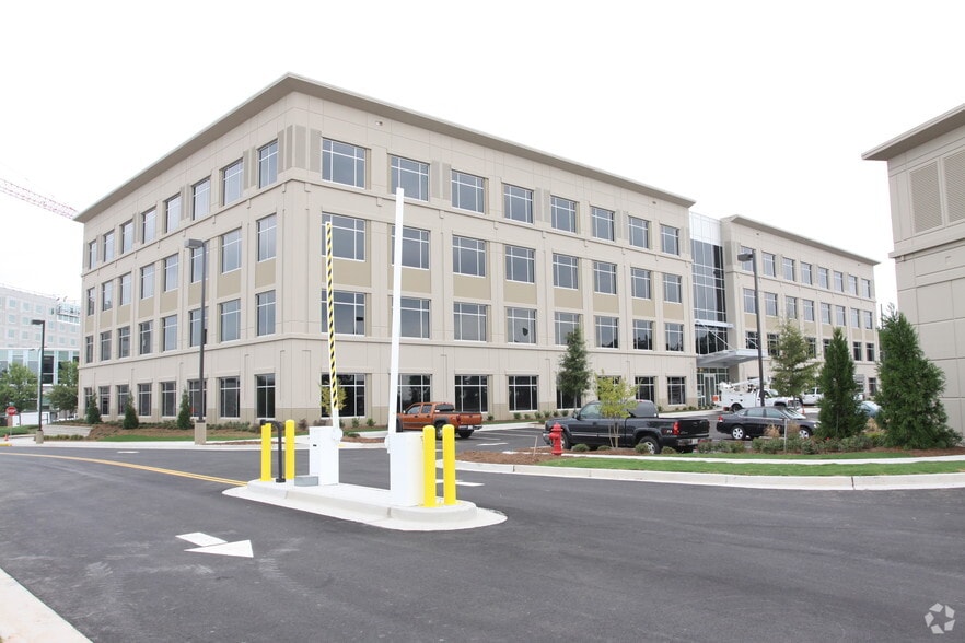 2077 Convention Center Concourse, College Park, GA for lease - Building Photo - Image 3 of 8