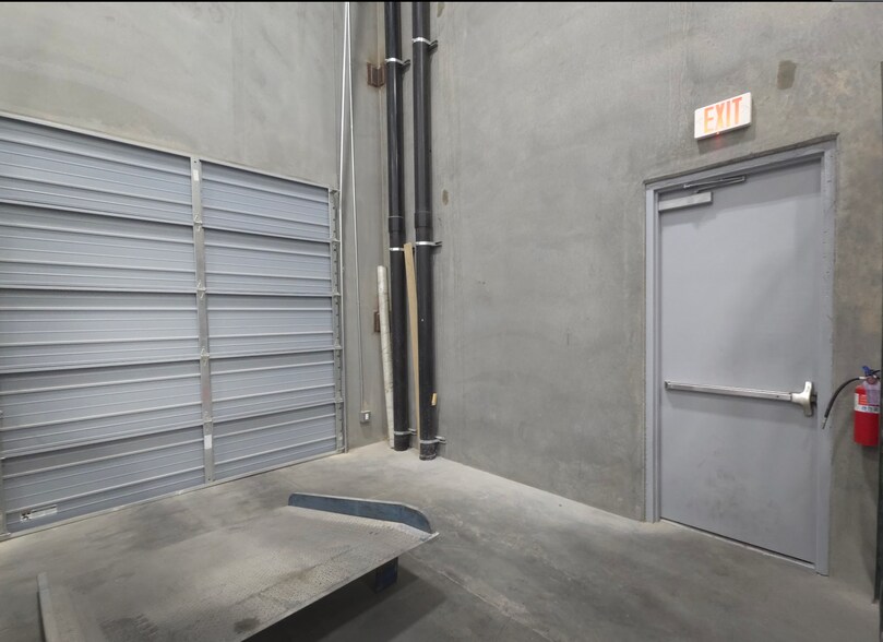 7600 W Arby Ave, Las Vegas, NV à vendre - Photo du bâtiment - Image 3 de 34