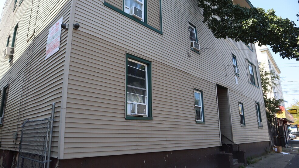 Bankruptcy Auction, Paterson NJ portefeuille de 5 propriétés à vendre sur LoopNet.ca - Photo principale - Image 3 de 5