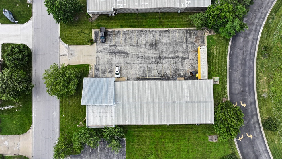 893 N Jan-Mar Ct, Olathe, KS for lease - Building Photo - Image 3 of 3