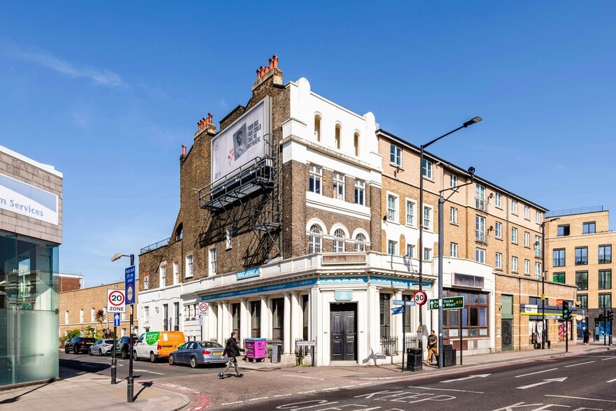 595-597 Commercial Rd, London for lease - Building Photo - Image 1 of 3