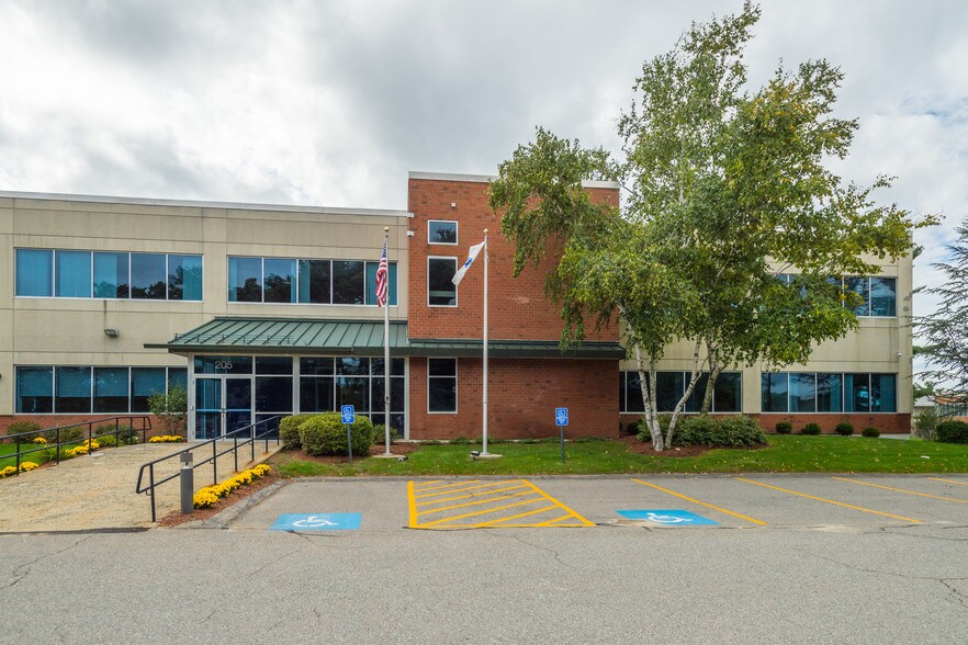 205 Lowell St, Wilmington, MA à louer - Photo du bâtiment - Image 2 de 5