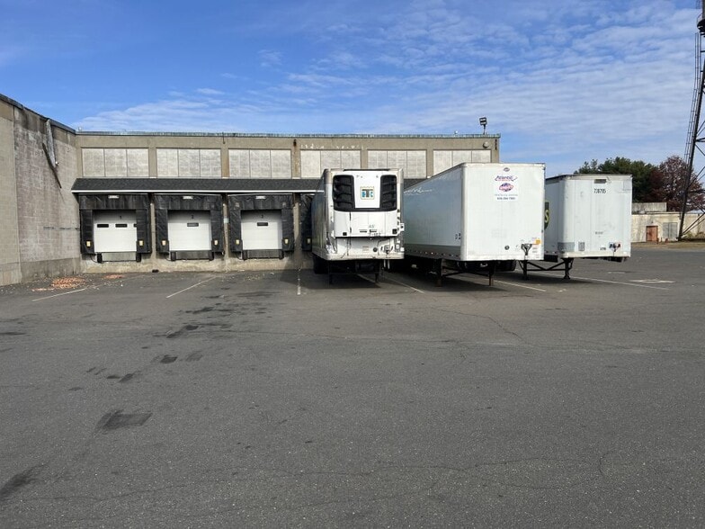 75 Aircraft Rd, Southington, CT for lease - Building Photo - Image 3 of 16
