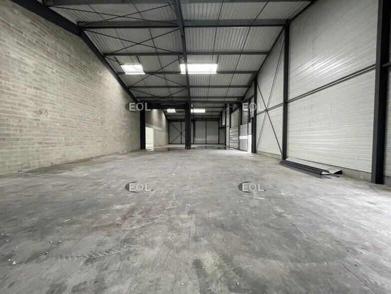 Flex in Cormeilles-en-Parisis for lease - Interior Photo - Image 2 of 16
