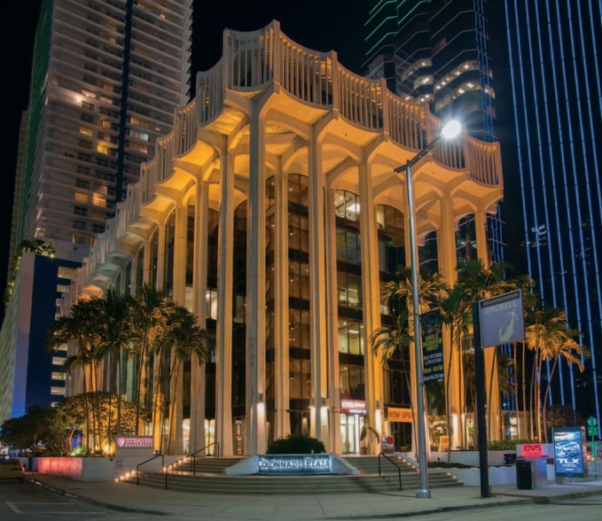 1201 Brickell Ave, Miami, FL à louer - Photo du bâtiment - Image 3 de 6