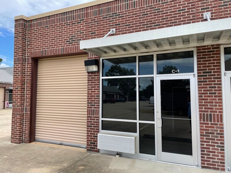 2870 Gessner Rd, Houston, TX à louer - Photo du bâtiment - Image 2 de 6