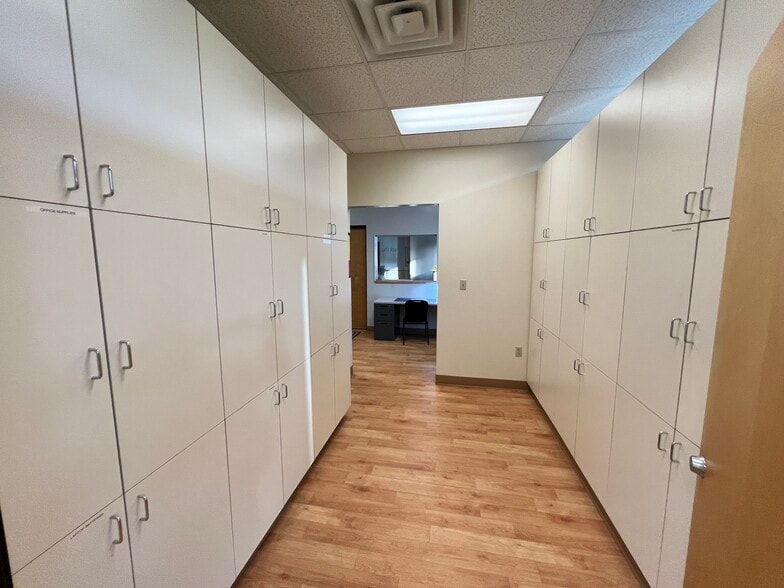1125 E Michigan Ave, Battle Creek, MI for lease - Interior Photo - Image 3 of 29