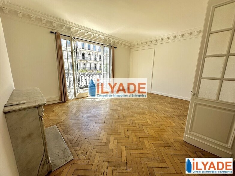 Bureau dans Marseille à louer - Photo du bâtiment - Image 2 de 12