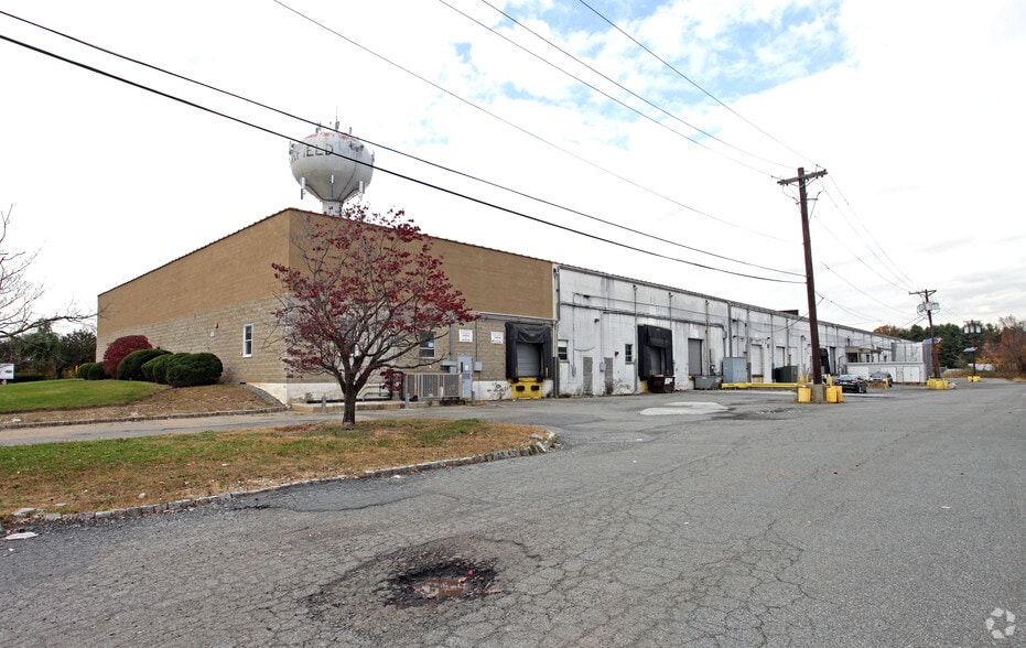 12 Commerce Rd, Fairfield, NJ for lease - Building Photo - Image 2 of 2