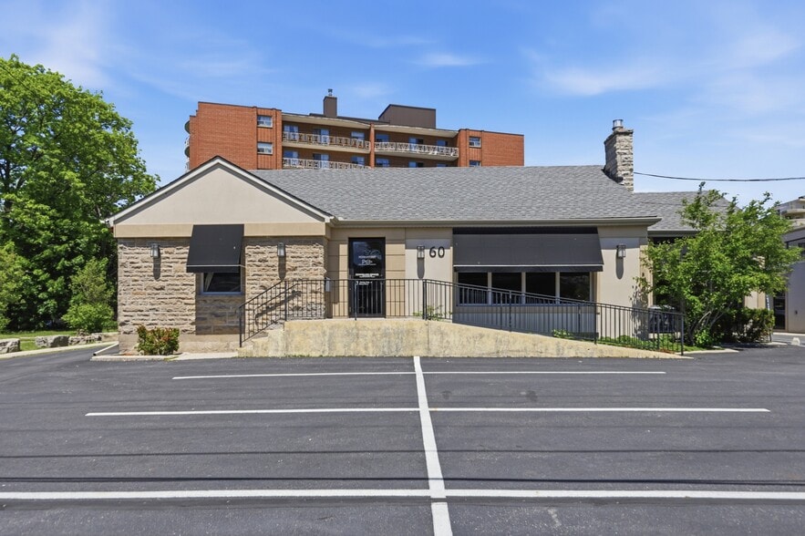 60 King St W, Hamilton, ON for sale - Building Photo - Image 2 of 39