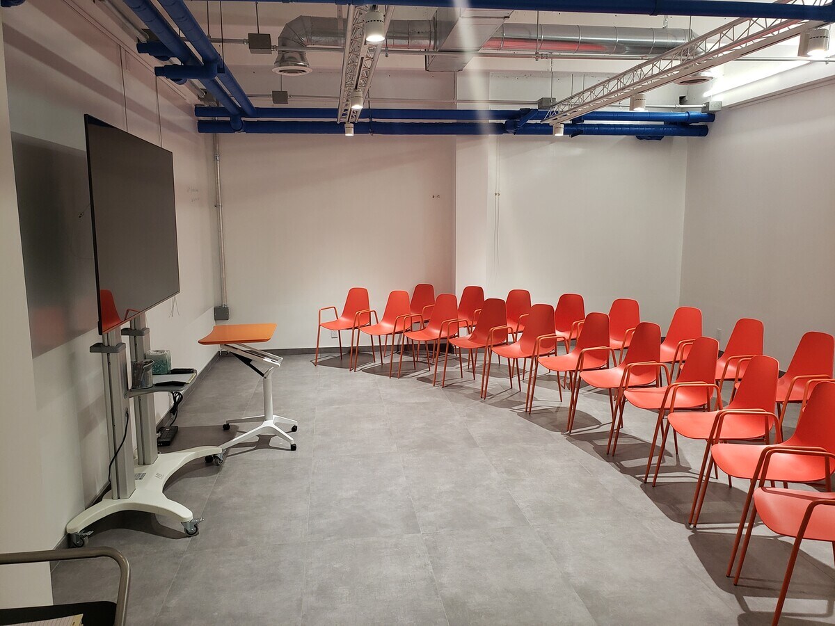 2450 Hollywood Blvd, Hollywood, FL 33020 - Unit 320 - - Interior Photo - Image 1 of 18