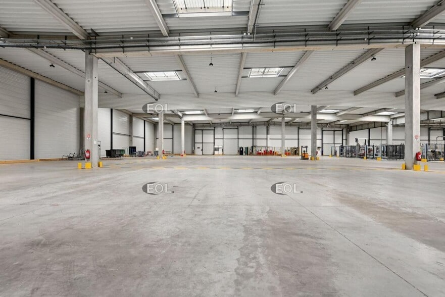 Flex in Sucy-en-Brie for lease - Building Photo - Image 3 of 23