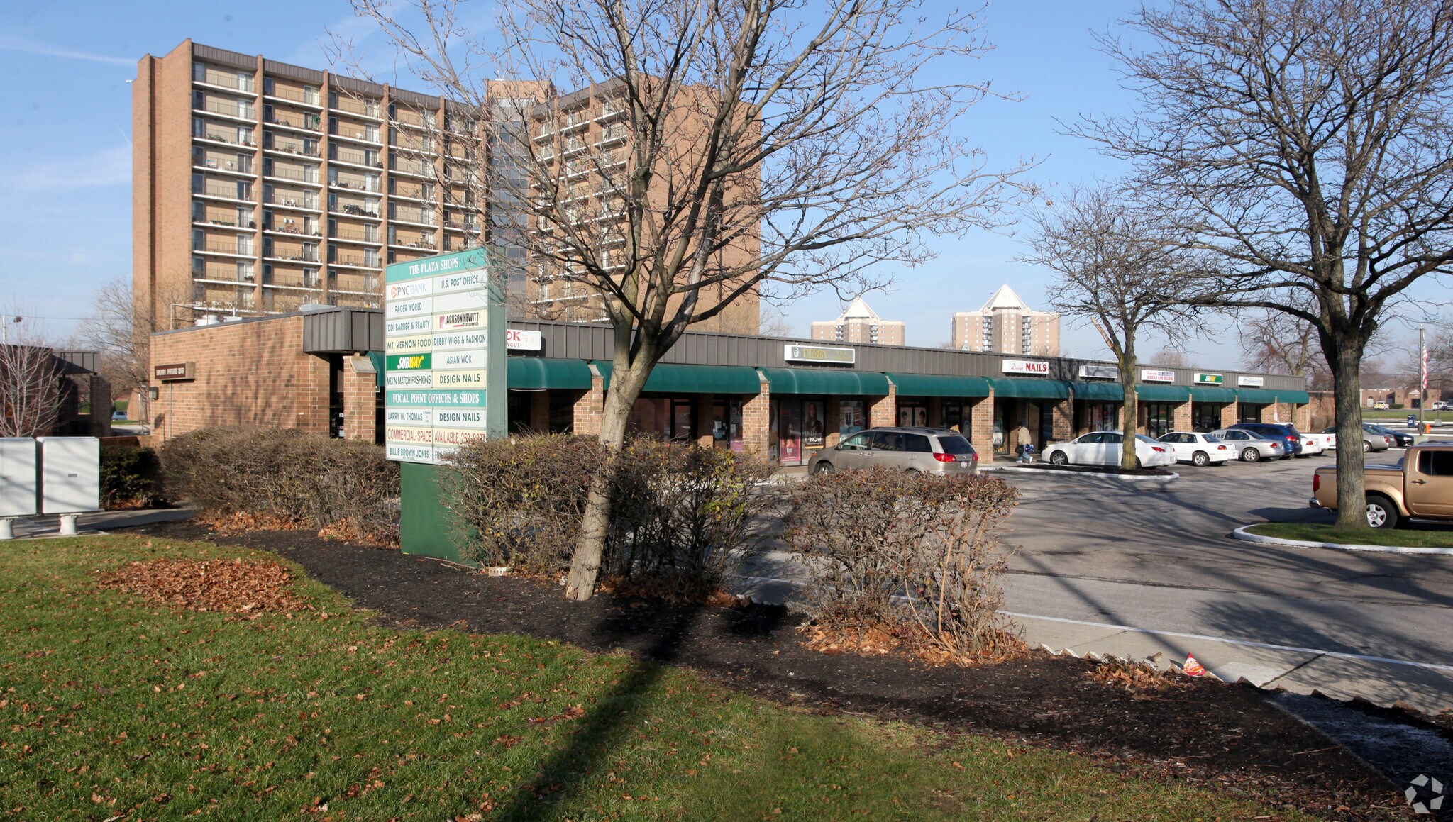 Mt. Vernon Avenue Plaza Shops portfolio of 2 properties for sale on LoopNet.ca Building Photo- Image 1 of 3