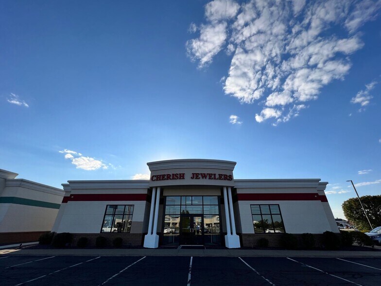 944 N Burkhardt Rd, Evansville, IN for lease - Building Photo - Image 2 of 12