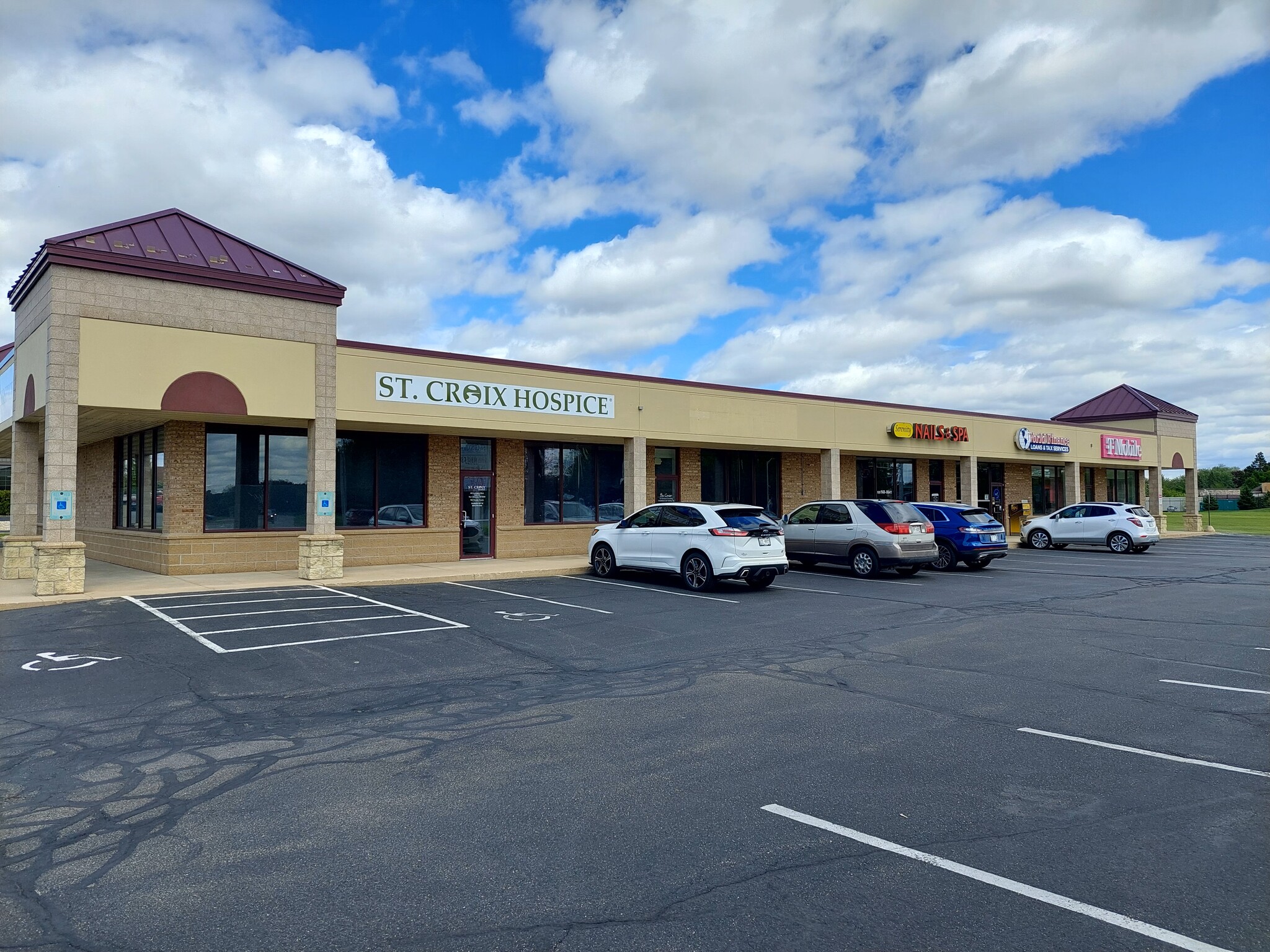 825 Lexington Blvd, Fort Atkinson, WI for lease Primary Photo- Image 1 of 21