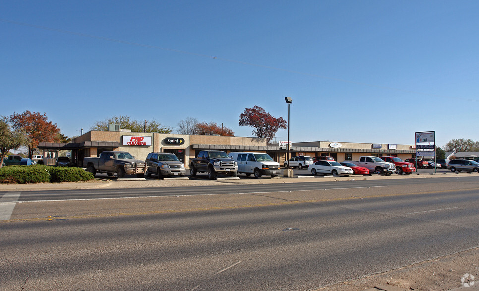 1001-1011 College Ave, Levelland, TX à vendre - Photo principale - Image 1 de 1