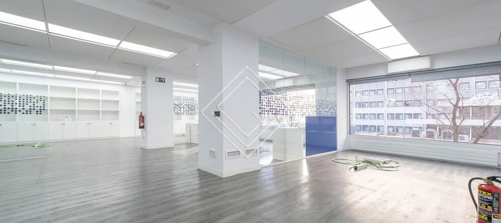 Immeuble residentiel dans Madrid, Madrid à vendre - Photo intérieure - Image 2 de 3