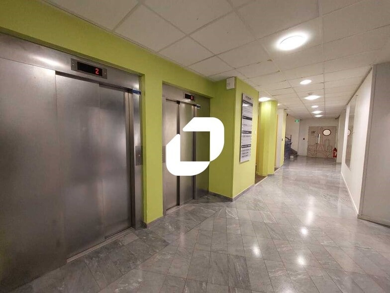Bureau dans Saint-Aubin à louer - Hall d’entrée - Image 2 de 9
