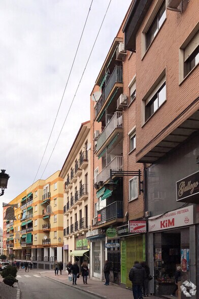 Immeuble residentiel dans Arganda del Rey, Madrid à vendre - Photo du bâtiment - Image 2 de 2