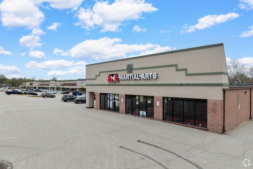12243-12305 Natural Bridge Rd, Bridgeton, MO à louer - Photo du bâtiment - Image 1 de 20