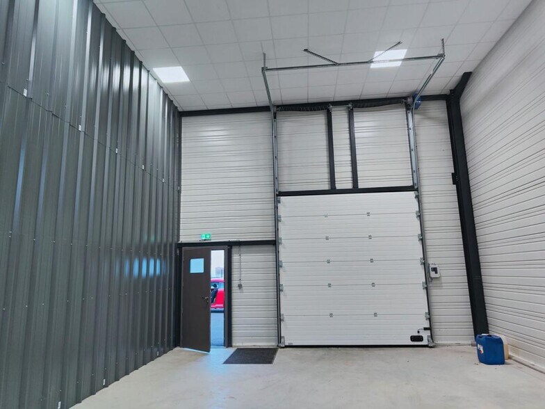 Flex in Deyme for lease - Interior Photo - Image 3 of 3