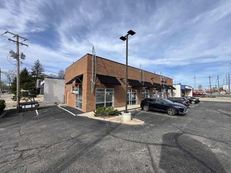 8390 Beechmont Ave, Cincinnati, OH for sale - Building Photo - Image 2 of 9