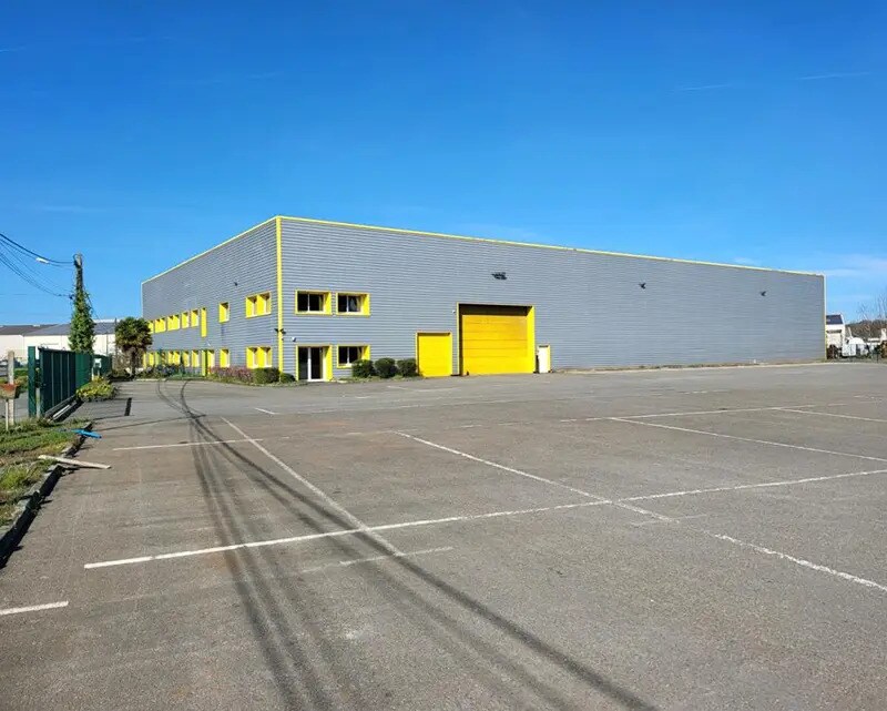 Industrial in Champagné for lease Building Photo- Image 1 of 7