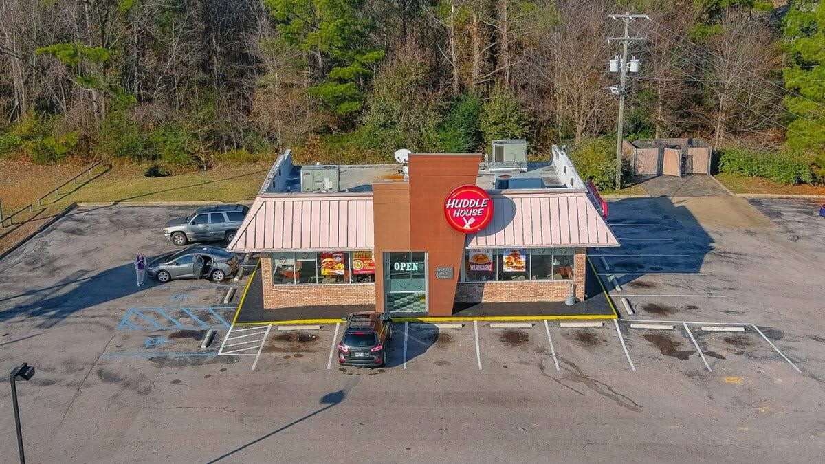 147 Lakewood Dr, Batesville, MS à vendre Photo du bâtiment- Image 1 de 4
