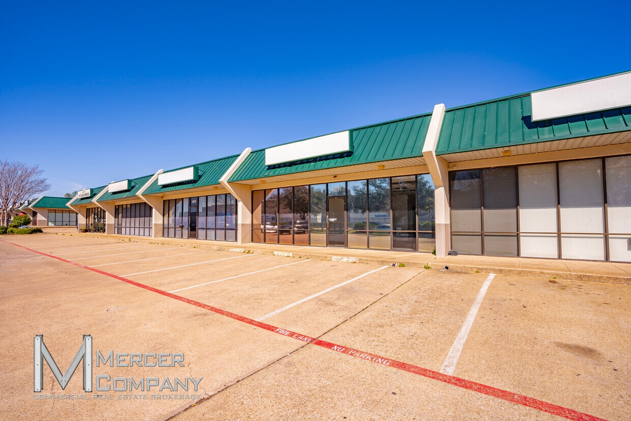 2837-2849 Galleria Dr, Arlington, TX for lease Building Photo- Image 1 of 1