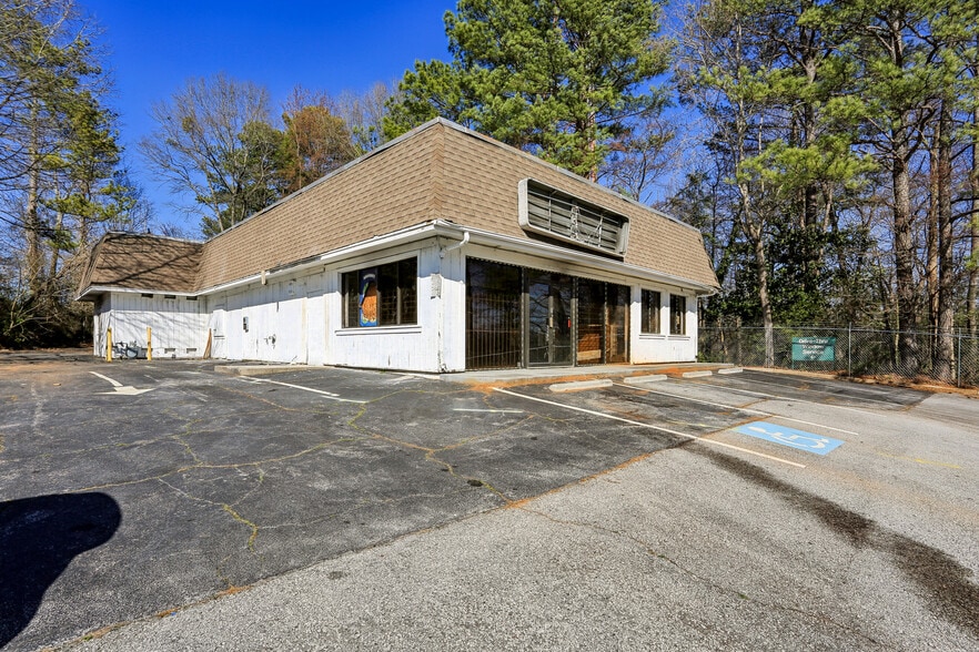 2988 Rainbow Dr, Decatur, GA for sale - Building Photo - Image 3 of 15