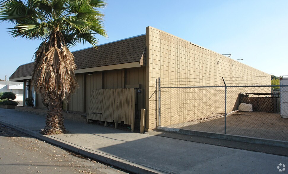 1734-1742 E Griffith Way, Fresno, CA à vendre - Photo du bâtiment - Image 3 de 5