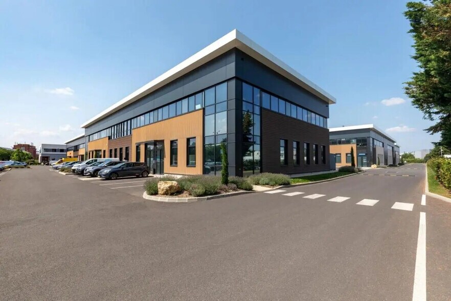 145 Rue Des Caboeufs, Gennevilliers à louer - Photo du bâtiment - Image 1 de 8